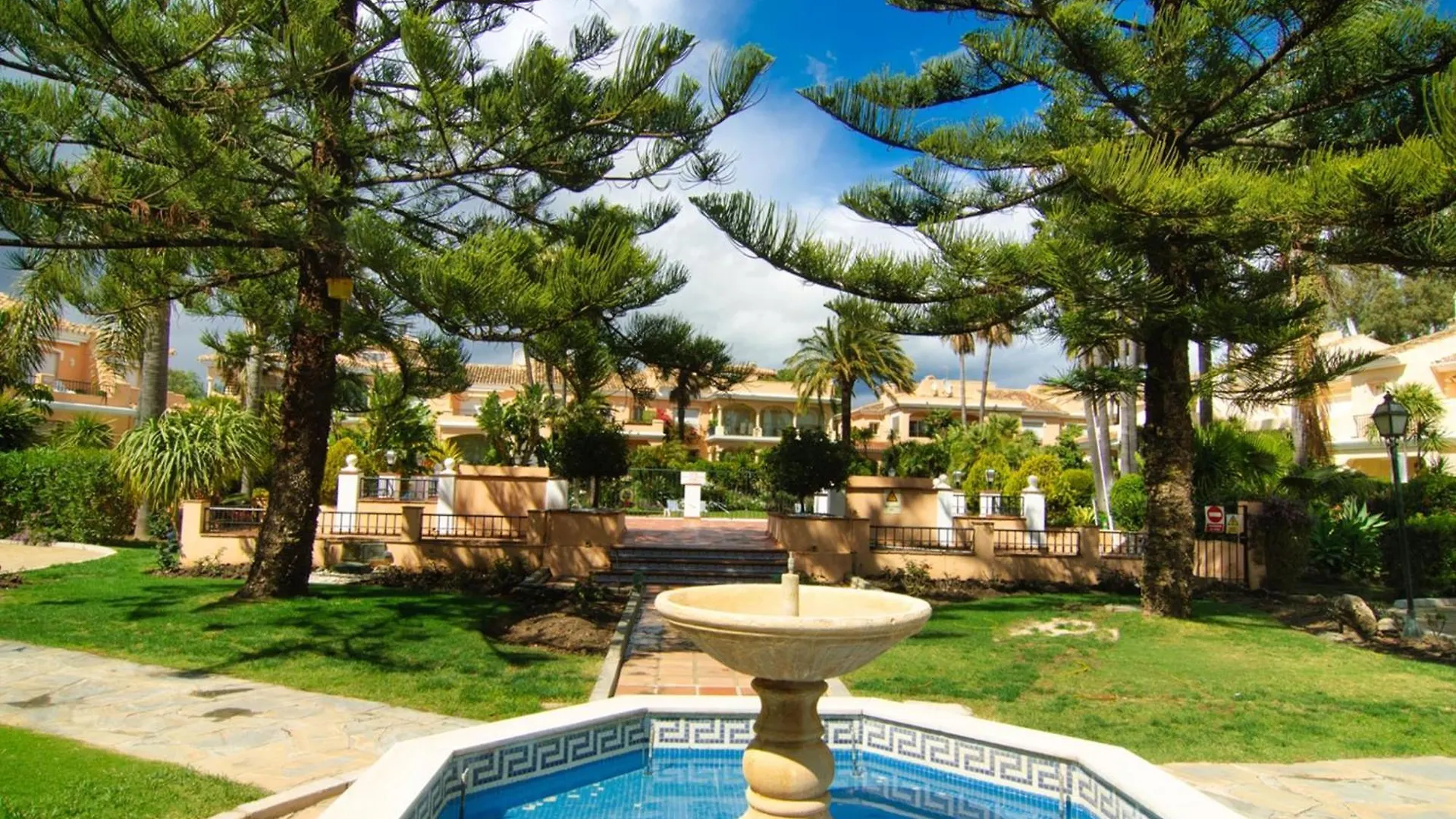 Holiday home Venalmar First Line Townhouse, Garden, Sea Views Villa Estepona Spain