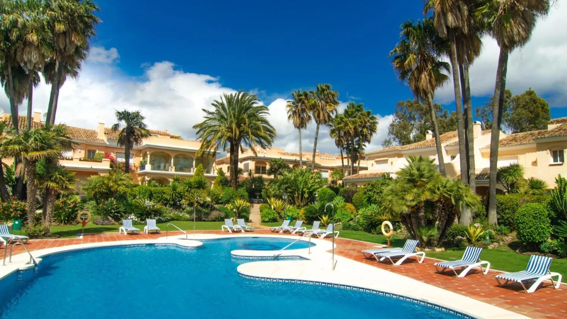 Venalmar First Line Townhouse, Garden, Sea Views Villa Estepona Holiday home