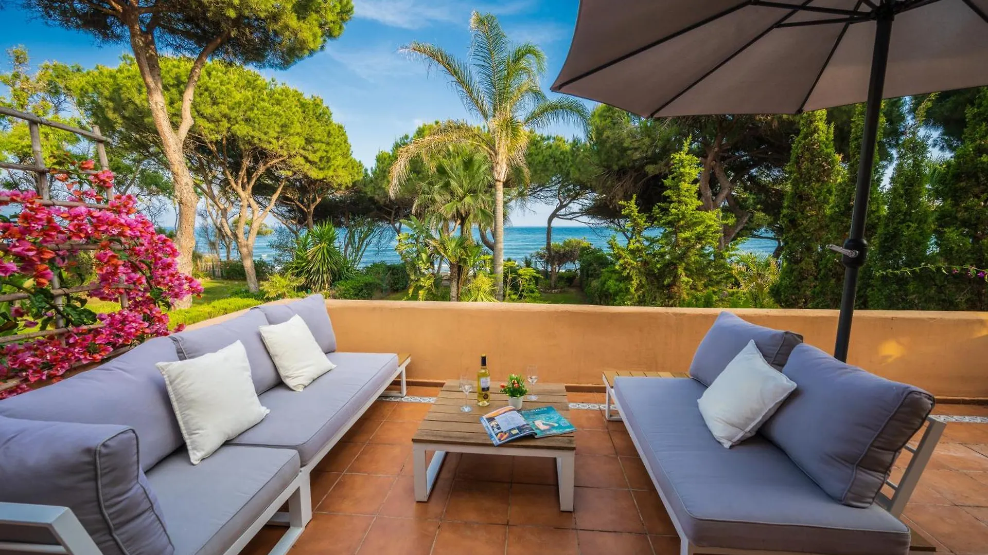 Venalmar First Line Townhouse, Garden, Sea Views Villa Estepona Holiday home