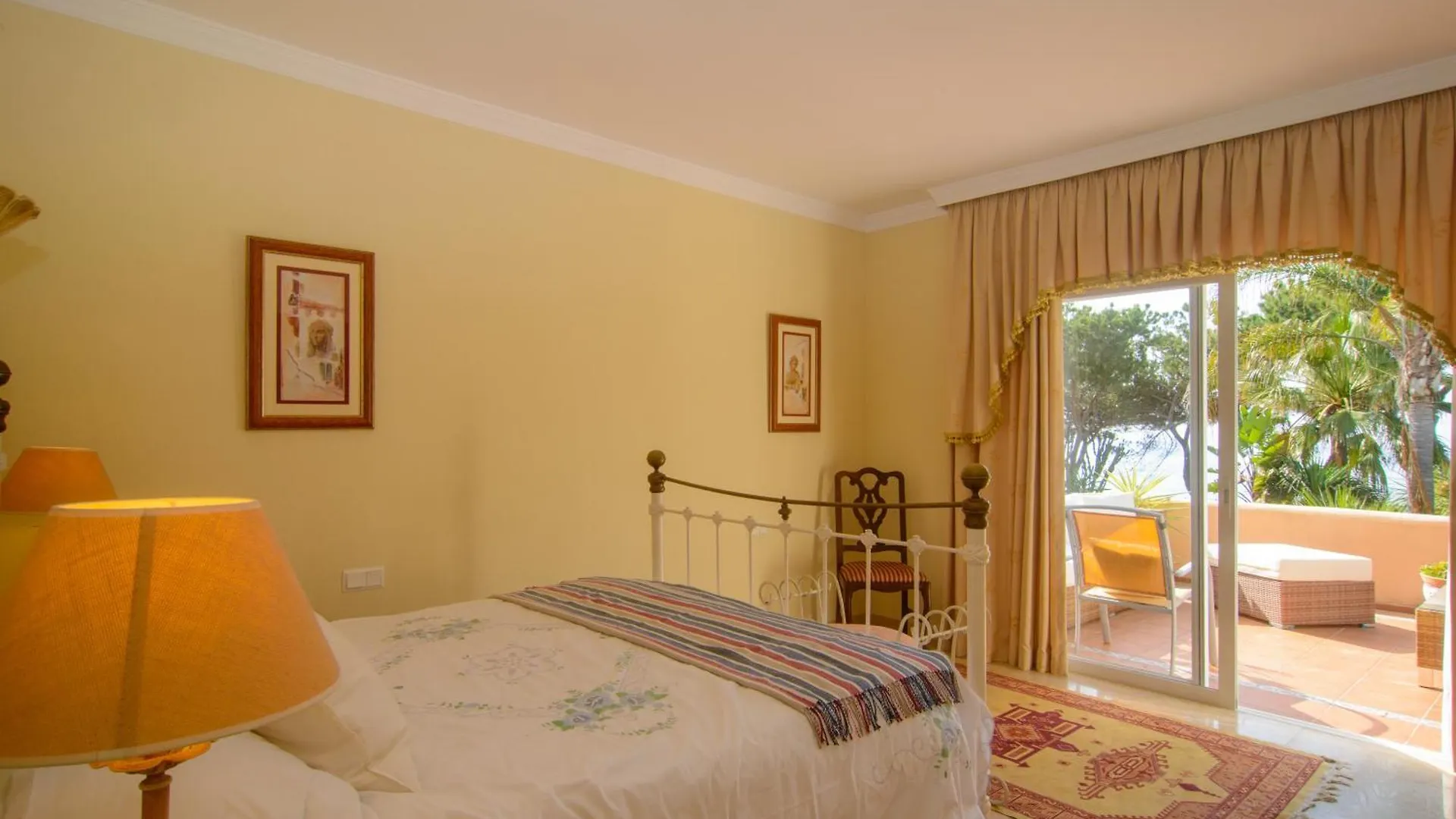 Venalmar First Line Townhouse, Garden, Sea Views Villa Estepona Spain
