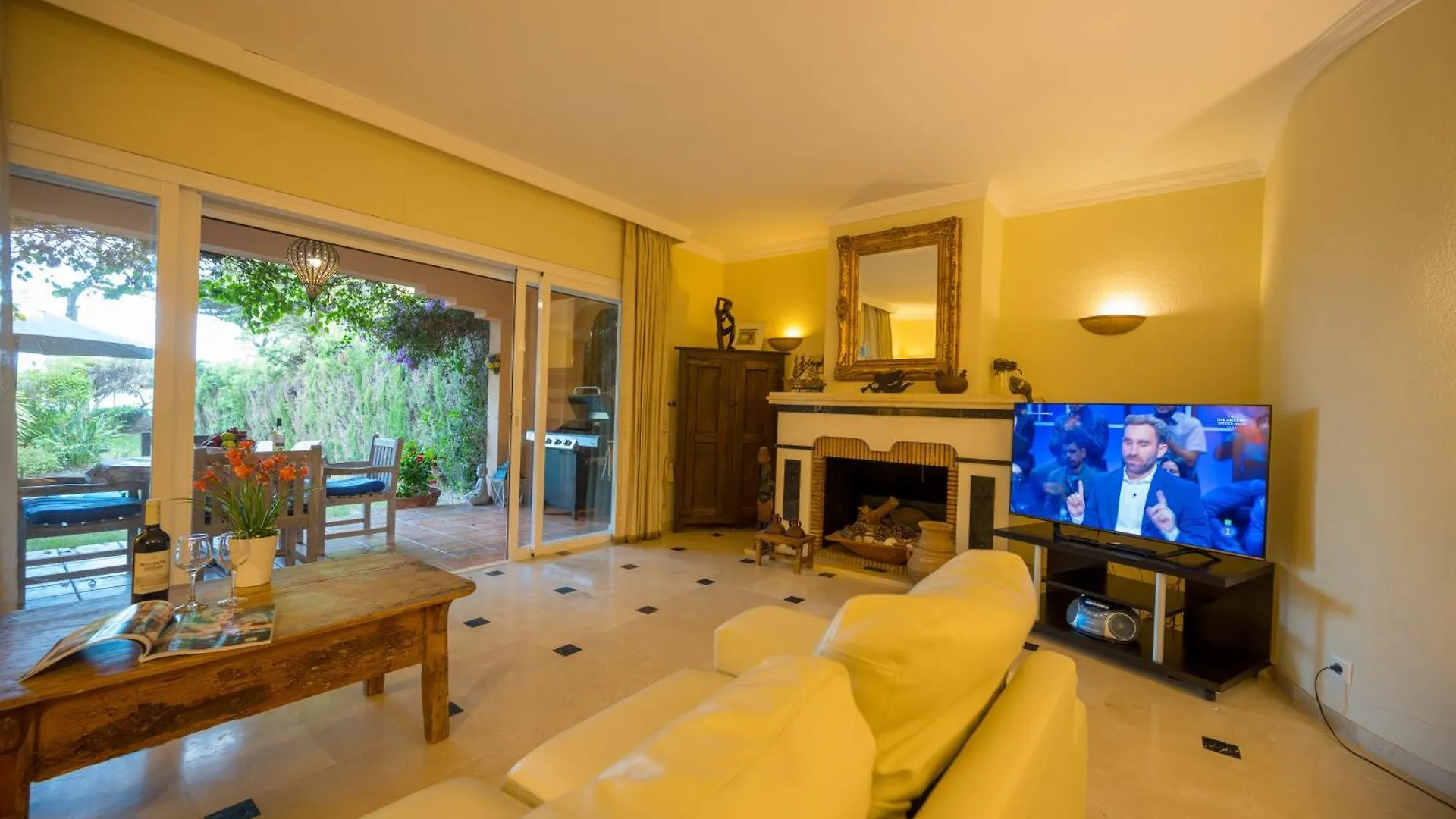 Venalmar First Line Townhouse, Garden, Sea Views Villa Estepona
